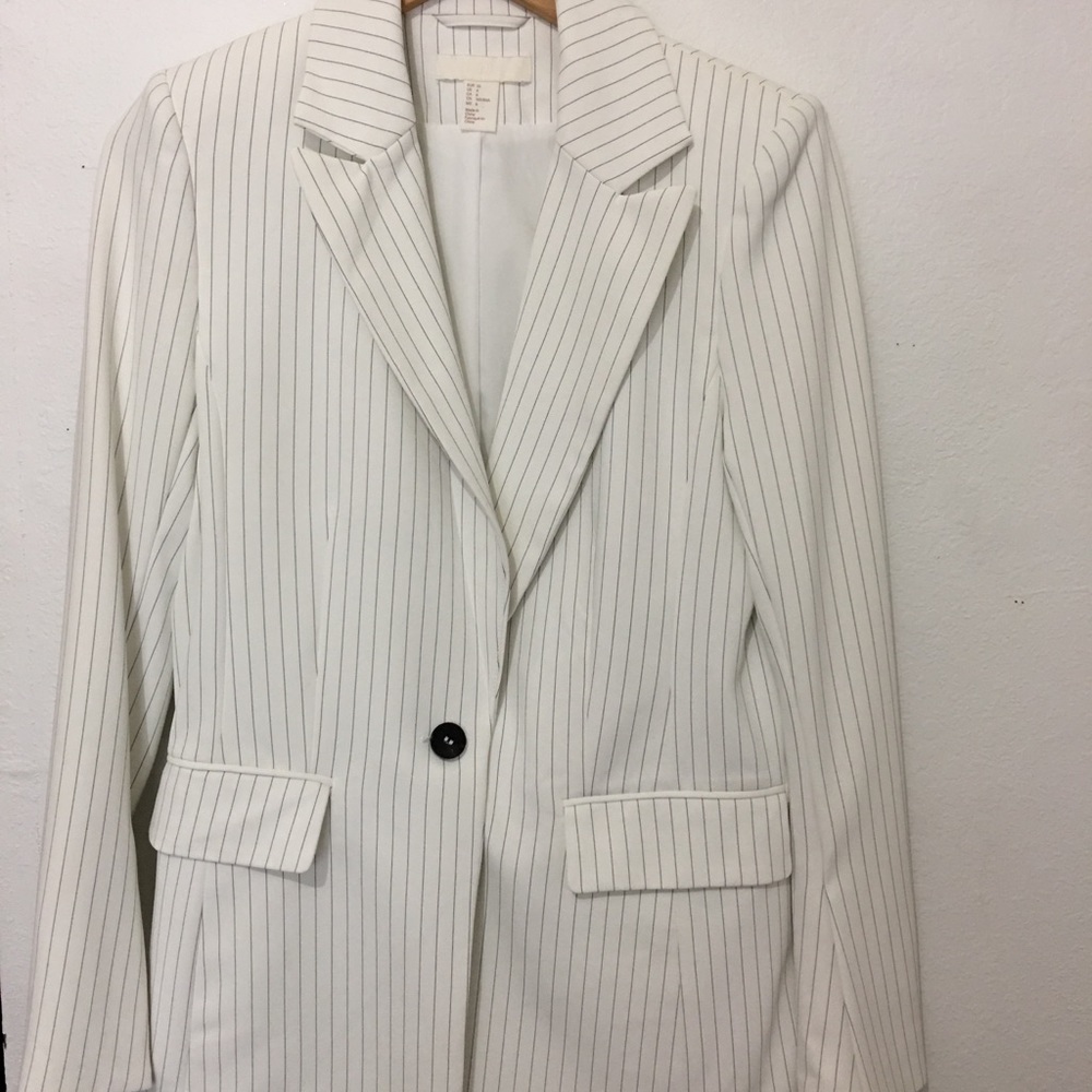 NWOT H&M white blazer.